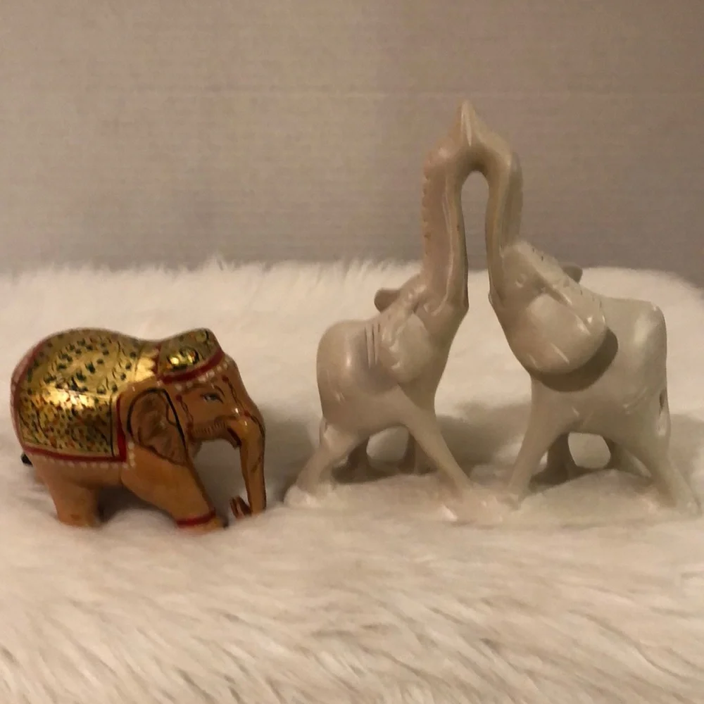 Elephant Figurines/Set of 2 - Picture 2 of 12